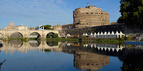 Photos prises dans les villes les plus célèbres d'Europe. Téléchargez des images de haute qualité des destinations touristiques les plus importantes.